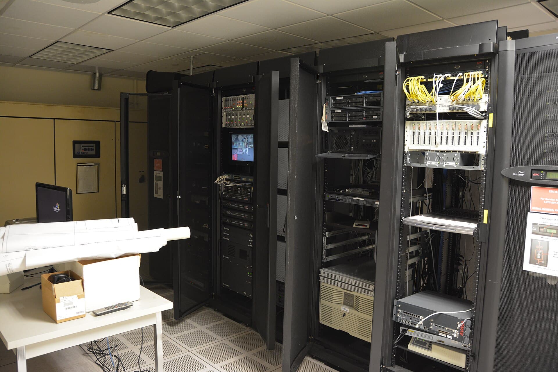 Enterprise server hardware securing hosted business applications